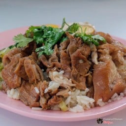 ข้าวขาหมู + ไส้ + ไข่ (เนื้อหนัง)