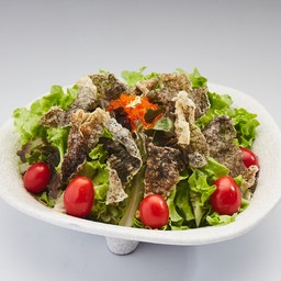 สลัดหนังปลาแซลมอนทอด