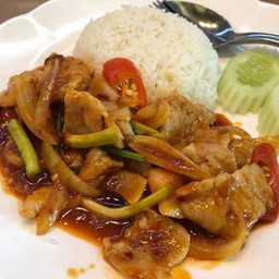 ข้าวผัดพริกเผา หมูชิ้น