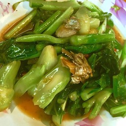 ผัดผักคะน้าปลาเค็ม