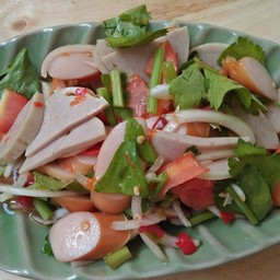 ยำไส้กรอก