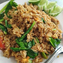 ข้าวผัด  คุณยาย. ใส่กุ้ง