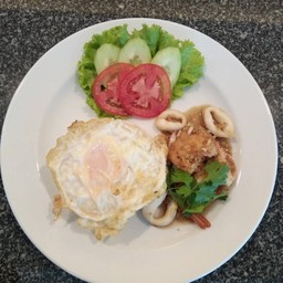 เนื้อ, หมู หรือไก่ทอดกระเทียม