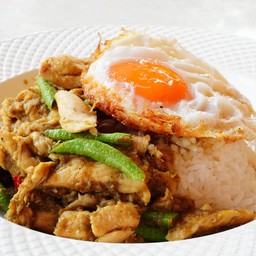 พริกแกงเขียวหวานราดข้าว