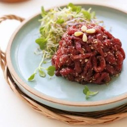 Yukheo (Beef tartare)