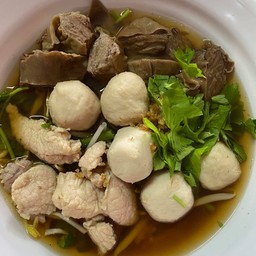 ก๋วยเตี๋ยวเนื้อตุ๋น หมูตุ๋น น้ำเงี้ยว ข้าวซอย หม้อดิน