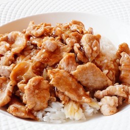 หมู ไก่ กุ้ง น้ำมันหอยราดข้าว