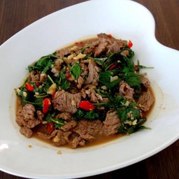 กะเพราเนื้อเป็นกับข้าว