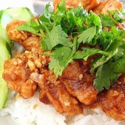 หมูทอดกะเทียมเป็นกับข้าว