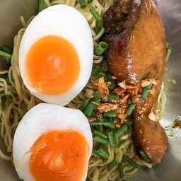 บะหมี่น่องไก่ไข่