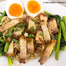 บะหมี่หมูกรอบไข่