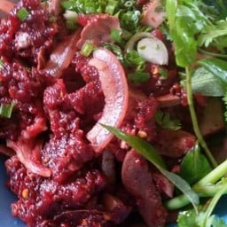 ลาบหมูดิบ