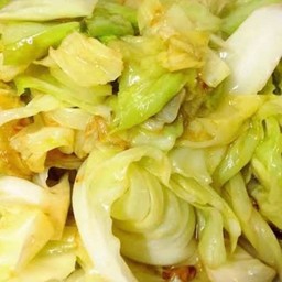 ผัดผักกะหล่ำน้ำปลาเป็นกับข้าว