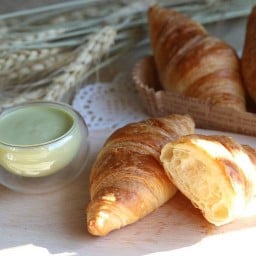 ครัวซองค์ฝรั่งเศษดิป & เค้ก by Delicake (วงเวียนใหญ่) วงเวียนใหญ่ เขตคลองสาน