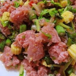 กะเพราแหนมเป็นกับข้าว