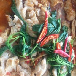 ผัดลูกชิ้นปลากราย