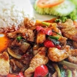 ผัดพริกเผาหมูราดข้าว