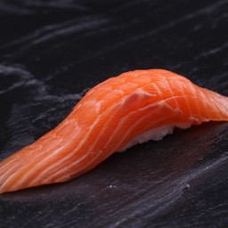 Salmon Sushi 
