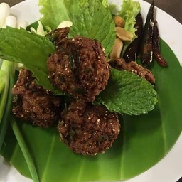 ลาบหมูทอด