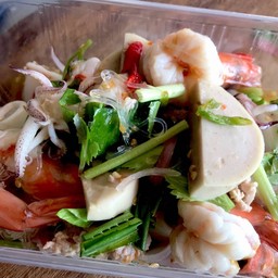 ยำรวมมิตร กุ้ง ปลาหมึก หมูยอ หมูสับ