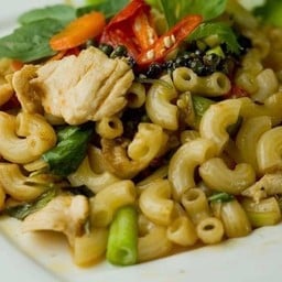 มักกะโรนีขี้เมา ไก่