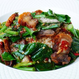 คะน้าหมูกรอบ