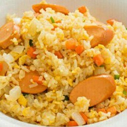 ข้าวผัดไส้กรอกไก่