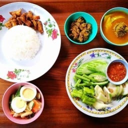 ข้าวแกงจี้แดงครัวใต้