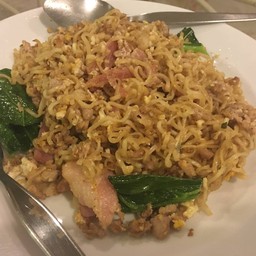 มาม่าทรงเครื่องเบค่อน หมูสับ