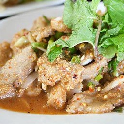 ร้านลาบลุงเขียว เจริญนคร