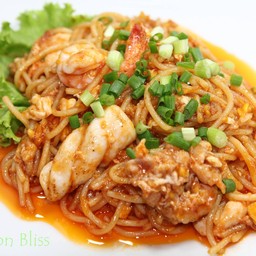 สปาเกตตี้ผัดซอส ไก่/หมู ทะเล