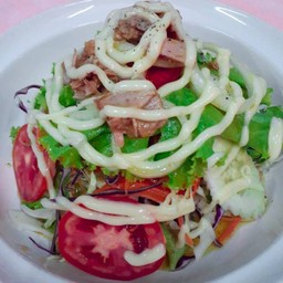 ทูน่าสลัด