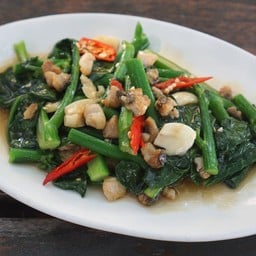 คะน้าฮ่องกงผัดปลาเค็ม