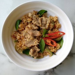 ข้าวผัดพริกแกงหมู