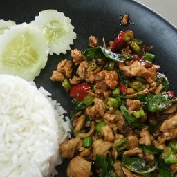 ข้าวกะเพราไก่ (กล่องฟูดเกรด เข้าไมโครเวฟได้)