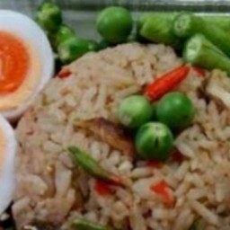 ร้าน หม่อมเอ(ข้าวมันไก่,ก๊วยเตี๊ยวเรือ(หมู),บะหมี่แห้งไก่ทอด ปากซอย.ประชาอุทิศ 60ตรง ข้ามป้ายรถเมล์ อิสลามวิทยาลัย