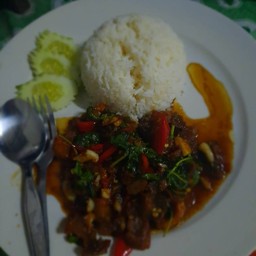 ข้าวผัดกระเพราหมูกรอบ