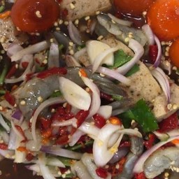 ยำกุ้งสดหมูยอไข่แดง