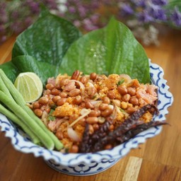 ข้าวทอดยำแหนมสด