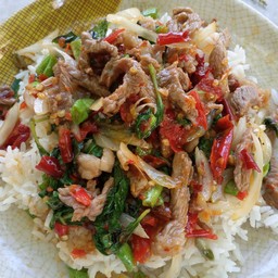 ข้าวกะเพราเนื้อ