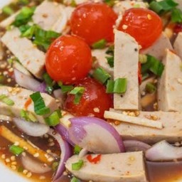 ยำหมูยอไข่แดง