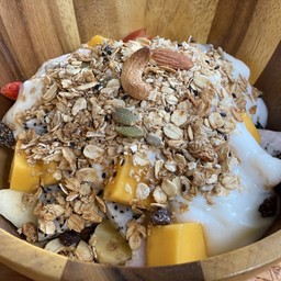 Fruit Salad With Yogurt - สลัดผลไม้ราดโยเกิร์ต