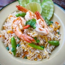 ข้าวผัดพริกขี้หนูสวนกุ้งสด