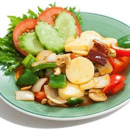 ข้าวราดเต้าหู้ผัดเม็ดมะม่วงหิมพานต์