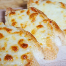 GARLIC BREAD WITH CHEESE