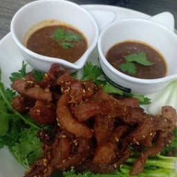 ยายรุ่งหมูแดดเดียว