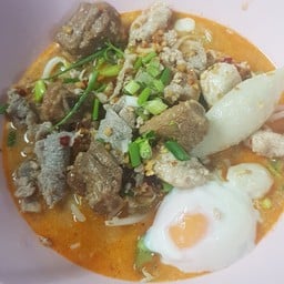 ก๋วยเตี๋ยว หมู รวมทุกอย่าง ต้มยำ