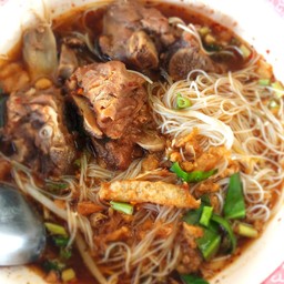 ก๋วยเตี๋ยวหมูตุ๋น