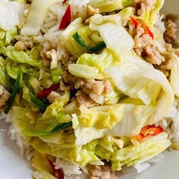 ผัดผักกาดขาวหมูสับราดข้าว