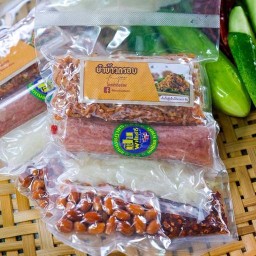 ยำแหนมข้าวกรอบสุข-อุดม